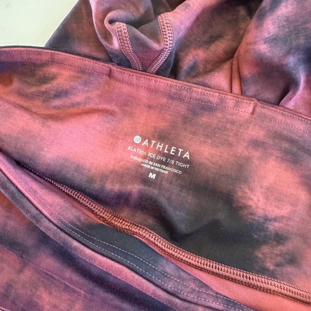 Athleta women’s Elation Ice Dye 7/8 Tight - Picture 3 of 3